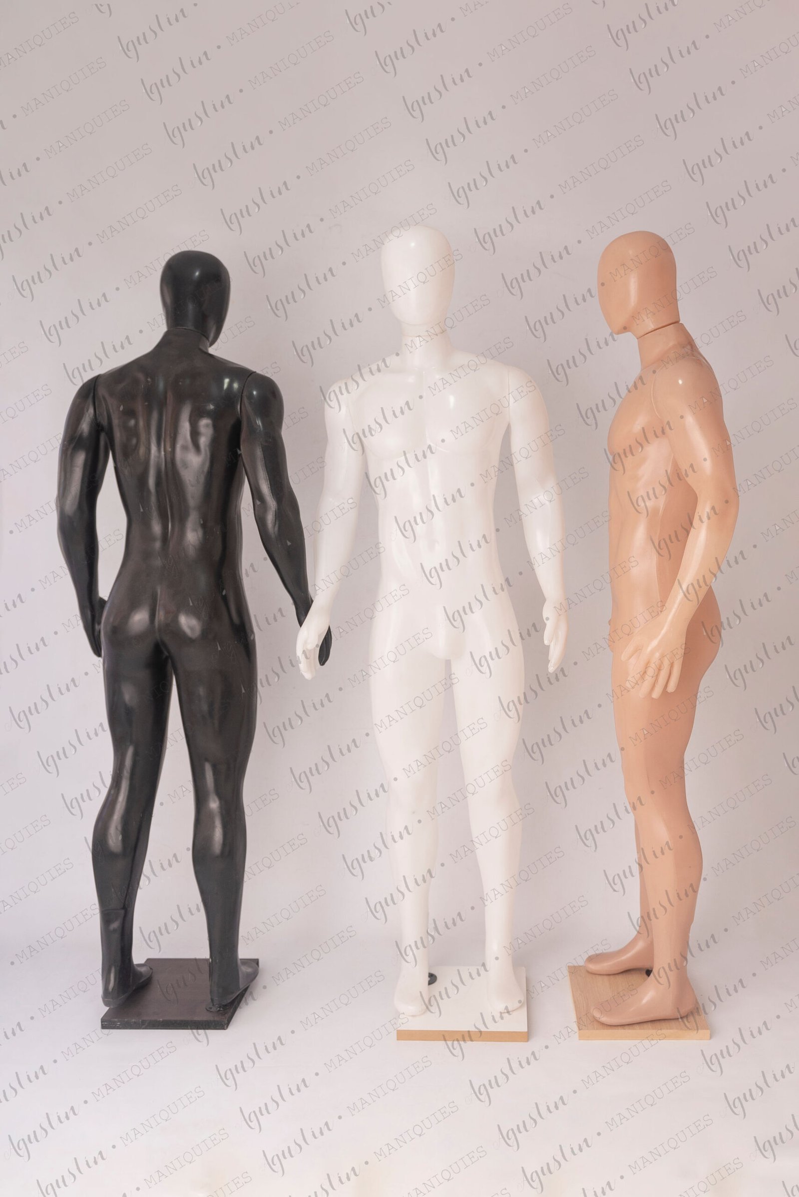 Maniquí hombre musculoso talle 44 plástico - Maniquies Agustin